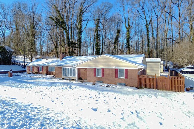 Big lots are no stranger to the Queensland neighborhood.