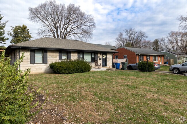 The median home in Zandale was constructed in 1957.