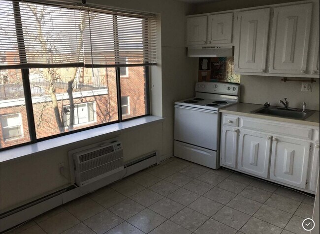 Wethersford Condominium unit A6, Hartford, CT 06114 - photo 4