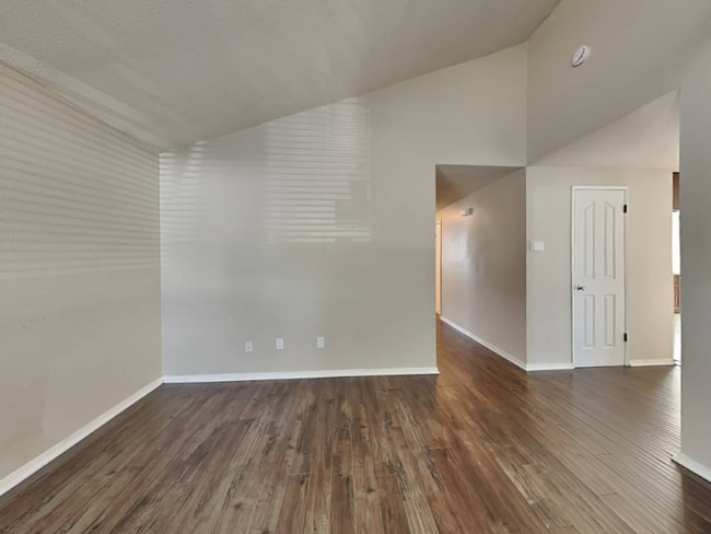 27848 Crosspath Ave, Canyon Country, CA 91351 - photo 3