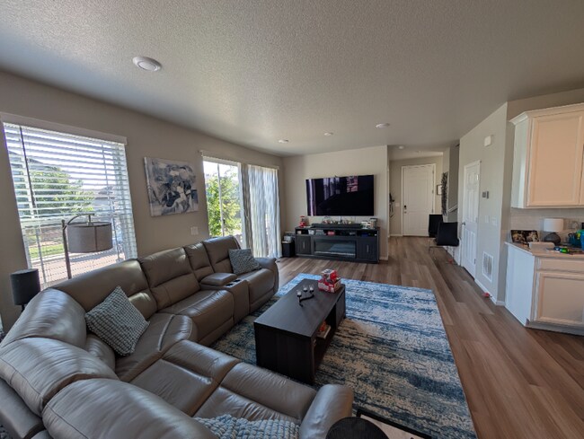 8183 S Trails Edge Ct, Centennial, CO 80112 - photo 5