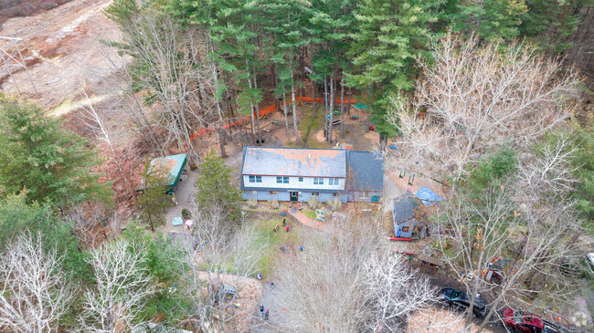 Acorn School is a non-profit, play-based preschool and kindergarten in Stratham.