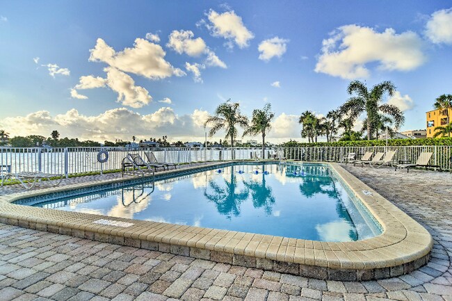 10315 Gulf Blvd unit 304, Treasure Island, FL 33706 - photo 7