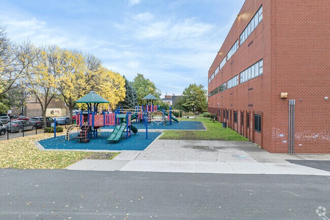 Ruiz Elementary School has 449 students.