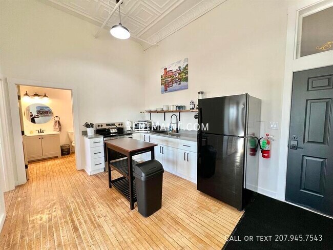 113 N Lancey St unit 203, Pittsfield, ME 04967 - photo 3