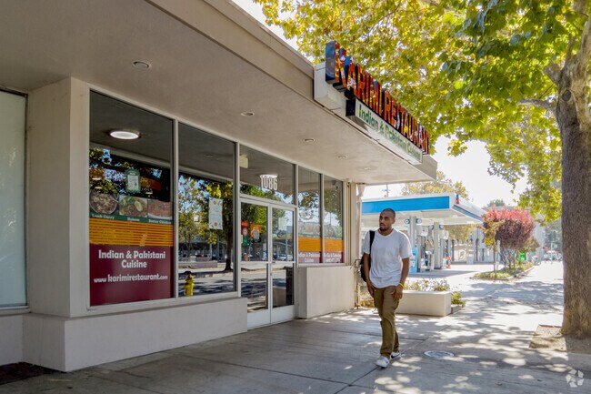 Karimi offers halal cuisine in Hyde Park.