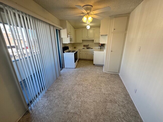 5858 S Pacific Coast Hwy unit 10, Redondo Beach, CA 90277 - photo 3