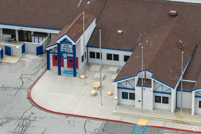 The entrance to Rim of the World High is charming and welcoming.