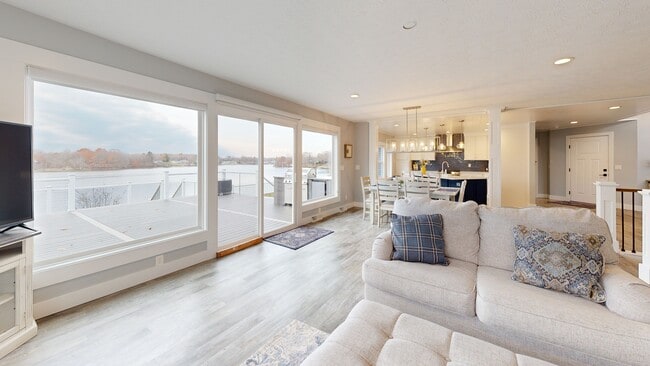 1531 Lake Crest Dr, Roaming Shores, OH 44084 - photo 3