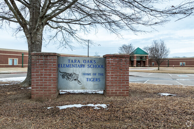 Tara Oaks Elementary serves students in Collierville.
