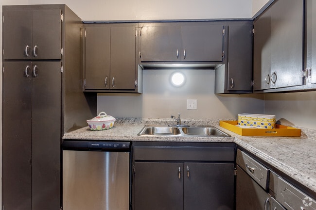 Summer Breeze Apartments, Topeka, KS 66614 - photo 4