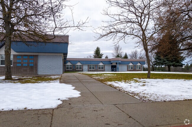Arcadia Elementary sits close to many parks in the neighborhood.