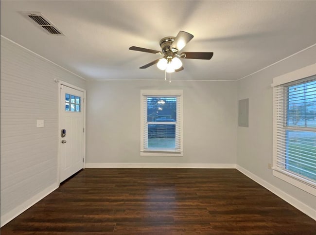 212 N 4th St, Sanger, TX 76266 - photo 3