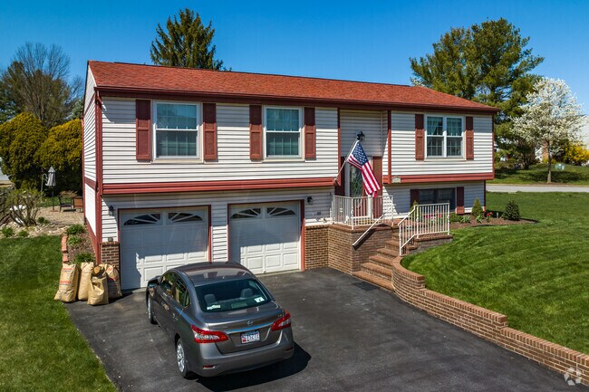Many homes in Ballenger Creek are equipped with garages and large backyards.