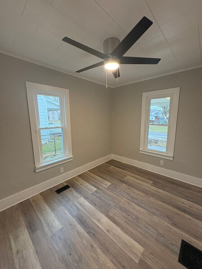 233 Chestnut St, Newcomerstown, OH 43832 - photo 7