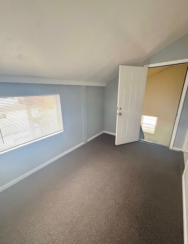 9752 S Avenue J, Chicago, IL 60617 - photo 2