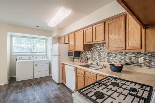 The Glens at Diamond Ridge, Baltimore, MD 21244 - photo 2