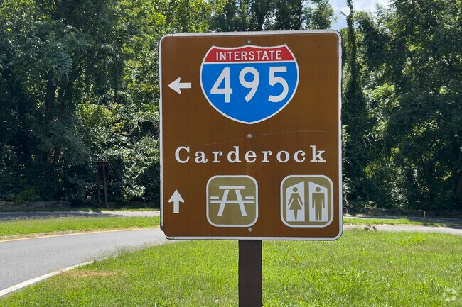 Carderock is convenient to I495 for access to Washington DC.