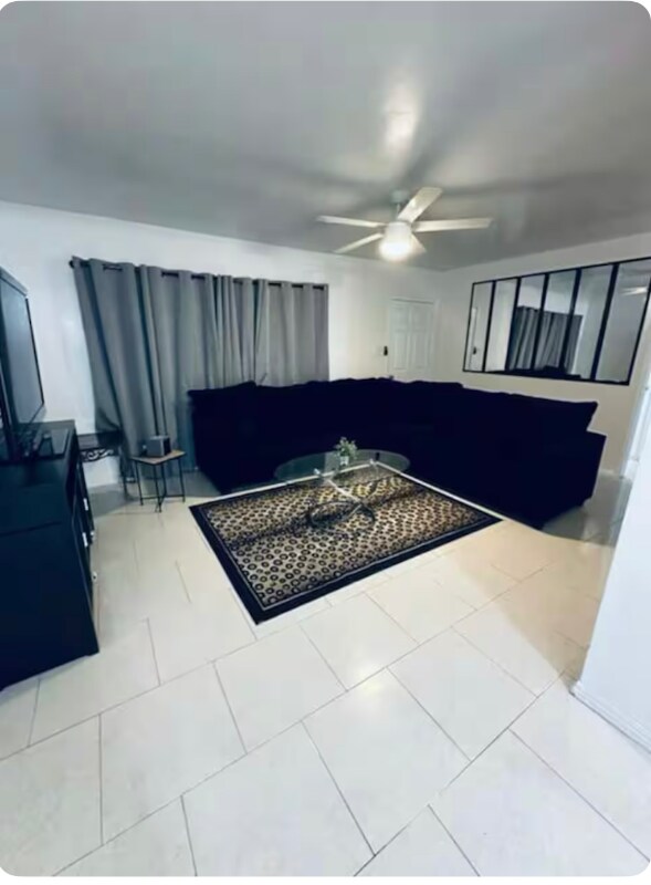 813 Comolette St, Downey, CA 90242 - photo 2