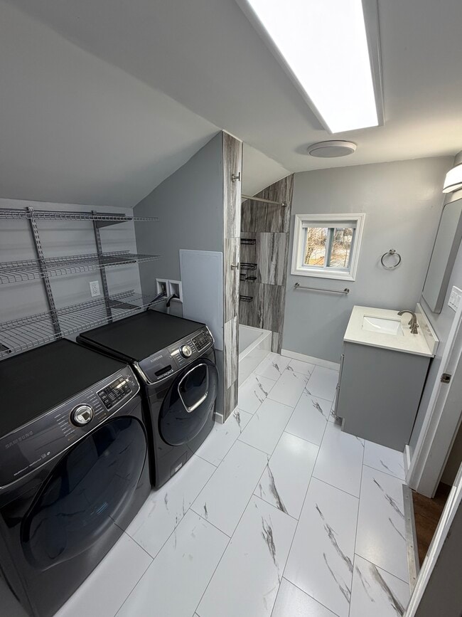 15 Essex St unit 2nd floor, Dover, NH 03820 - photo 3