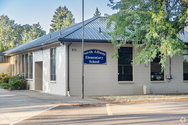 The student demographic at North Albany Elementary School is 74% white.
