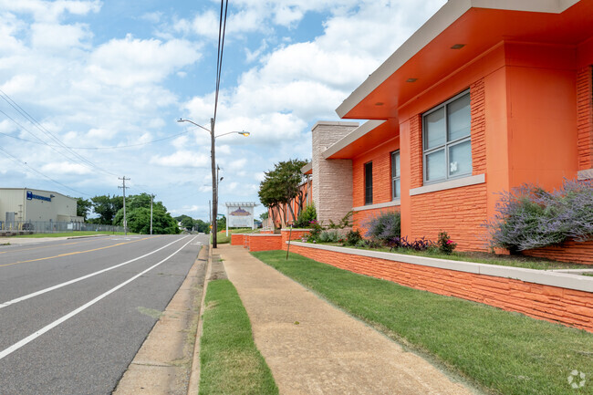 Side walks at Creative Life Preparatory in Memphis make getting to school a breeze.
