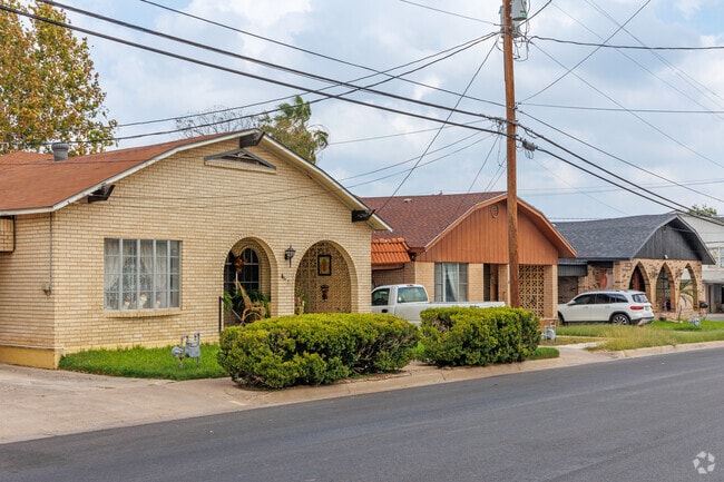 You can find residential homes in Downtown Eagle Pass from a variety of decades.