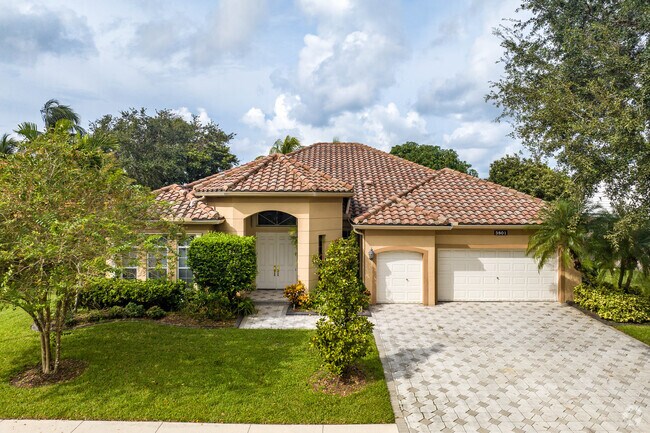Large Spanish Revival homes are found throughout Davie, Florida.