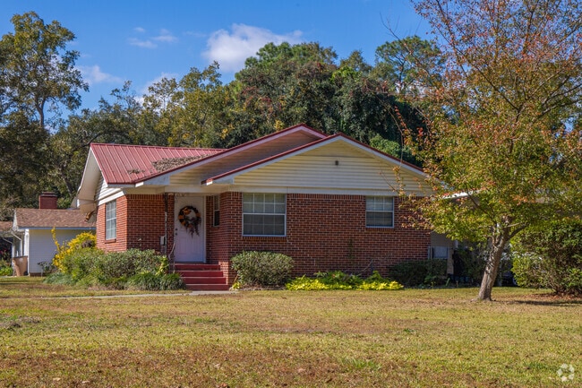 Higher-end Rickarby homes feature brick architecture.