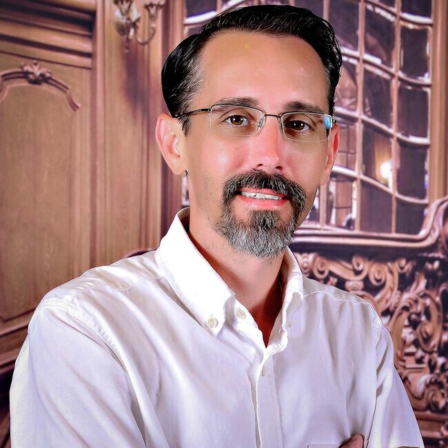 Agent Photo