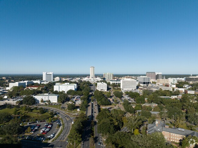 Located minutes from Southeast Tallahassee, Apalachee Pkwy will lead you to the Capital stairs.