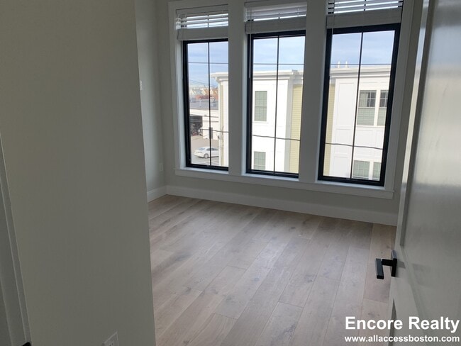 158 Everett St unit 203, Boston, MA 02128 - photo 5