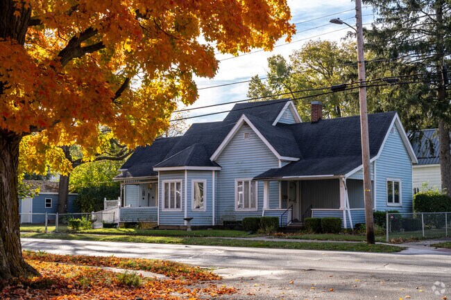 National style homes are the most common home type found throughout South Marion.