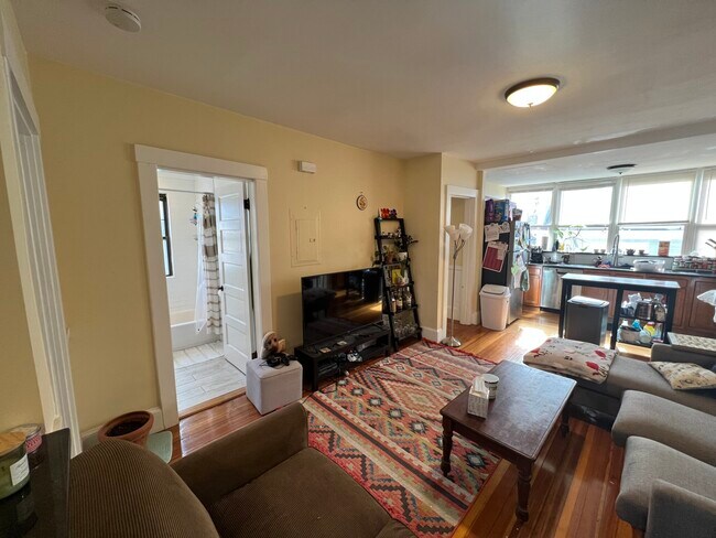 332 Beacon St unit 3, Somerville, MA 02143 - photo 6