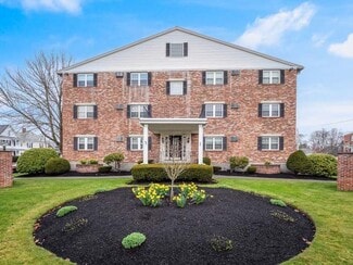 305 Pine St Unit 8, Lowell, MA 01851