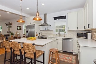 85 W Thames St, Norwich, CT 06360