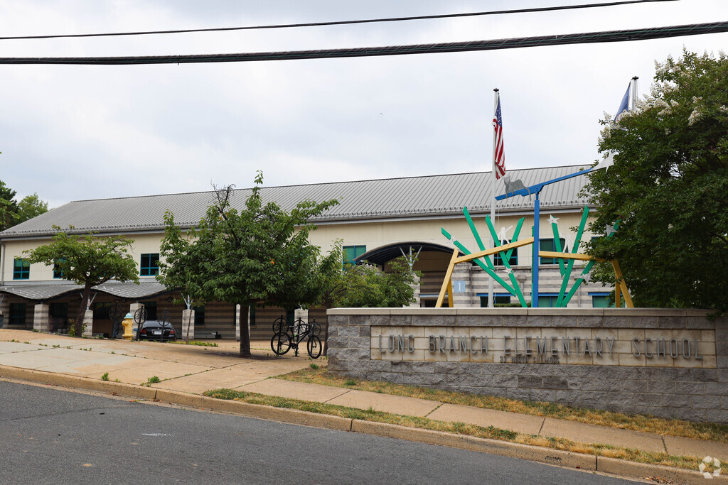 Long Branch Elementary School in Arlington, Virginia.