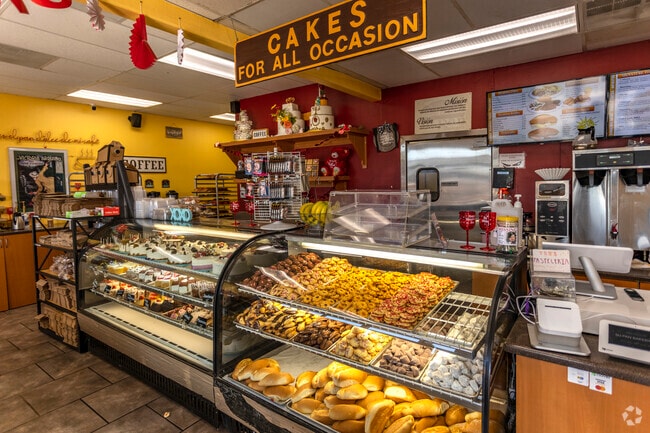 The Su Pan Bakery offers great food in Talmadge.