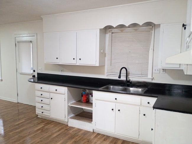 574 Daniel Cir, Jackson, MS 39212 - photo 3