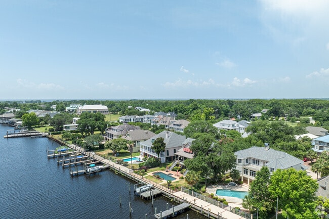 Madisonville’s riverfront homes offer stunning views and direct access to the Tchefuncte River’s peaceful flow.