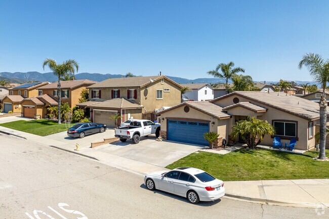 Blue accented garages are common throughout the Summit Heights community.