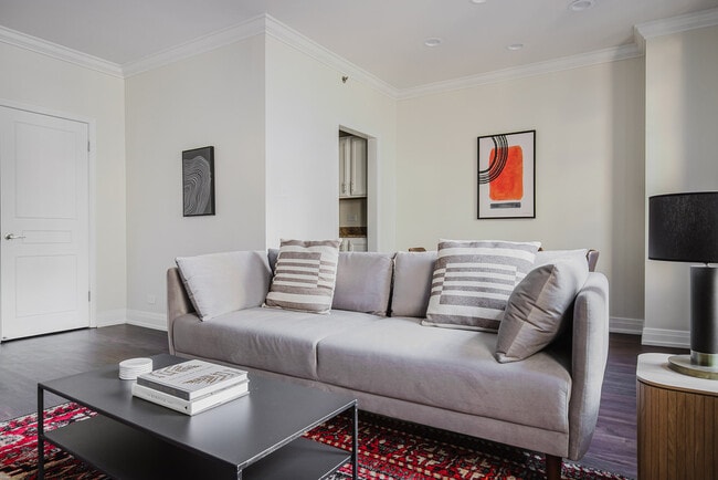 200 E Chestnut St unit FL9-ID1390, Chicago, IL 60611 - photo 3