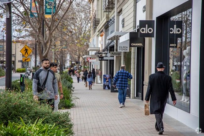 Downtown Walnut Creek's Broadway Plaza is full of outdoor shops.