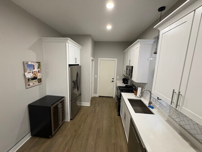 1933 W Ohio St unit 2, Chicago, IL 60622 - photo 6