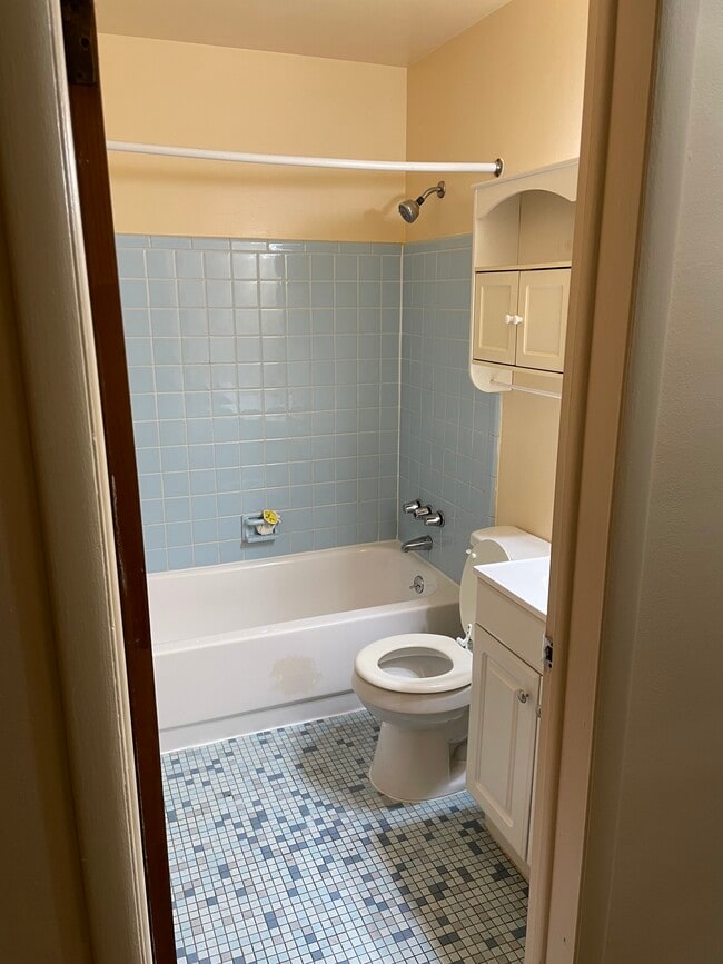 17650 Palmer St unit One story building, Melvindale, MI 48122 - photo 3