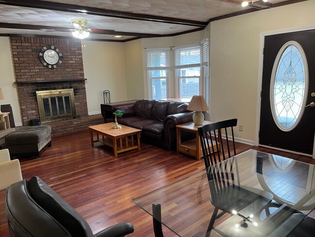 Large Affordable 3-Bed 3-Bath with Yard, Saratoga Springs, NY 12866 - photo 2