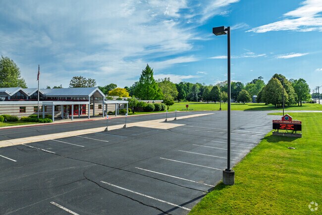 Paw Paw Middle Schoolserves students in grades 6-8.