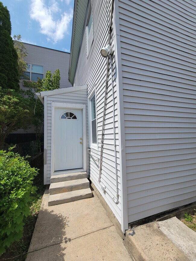6401 Adams St Unit 1R, West New York, NJ 07093