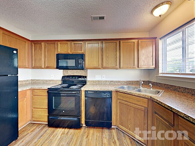 5126 Timbertop Ln, Charlotte, NC 28215 - photo 7