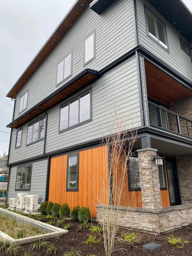 2380 Willamette St Unit A, Eugene, OR 97405